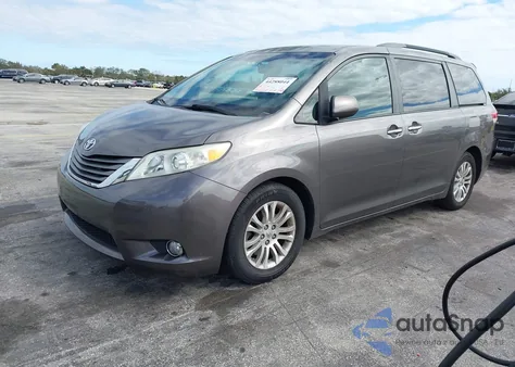 2013 Toyota Sienna Xle V6 8 Passenger z USA, uszkodzony, nr VIN 5TDYK3DC5DS326723